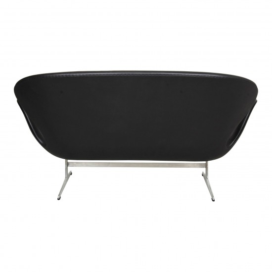 Buy Arne Jacobsen Swan sofa black classic leather 70s CPH Classic